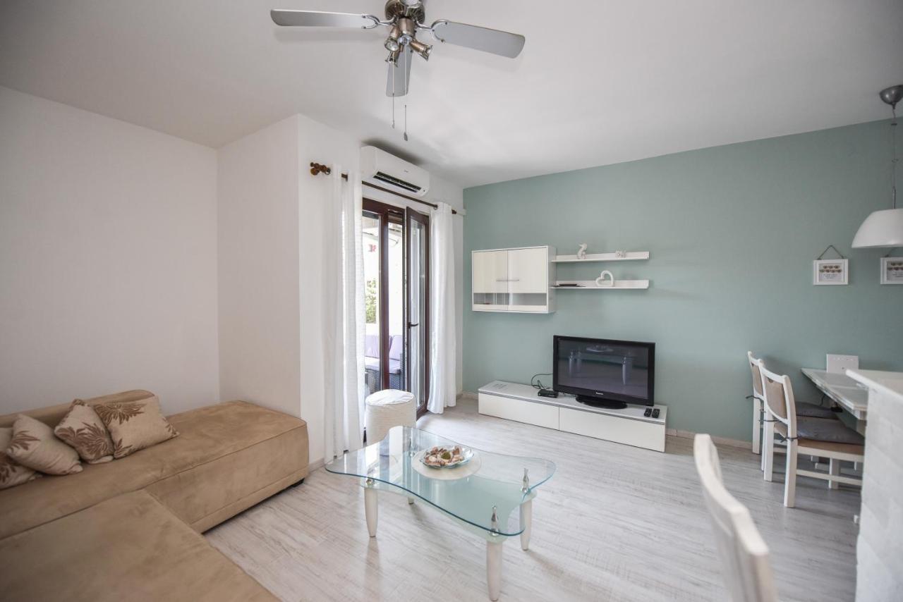 Apartment Sandrina Novalja Kültér fotó