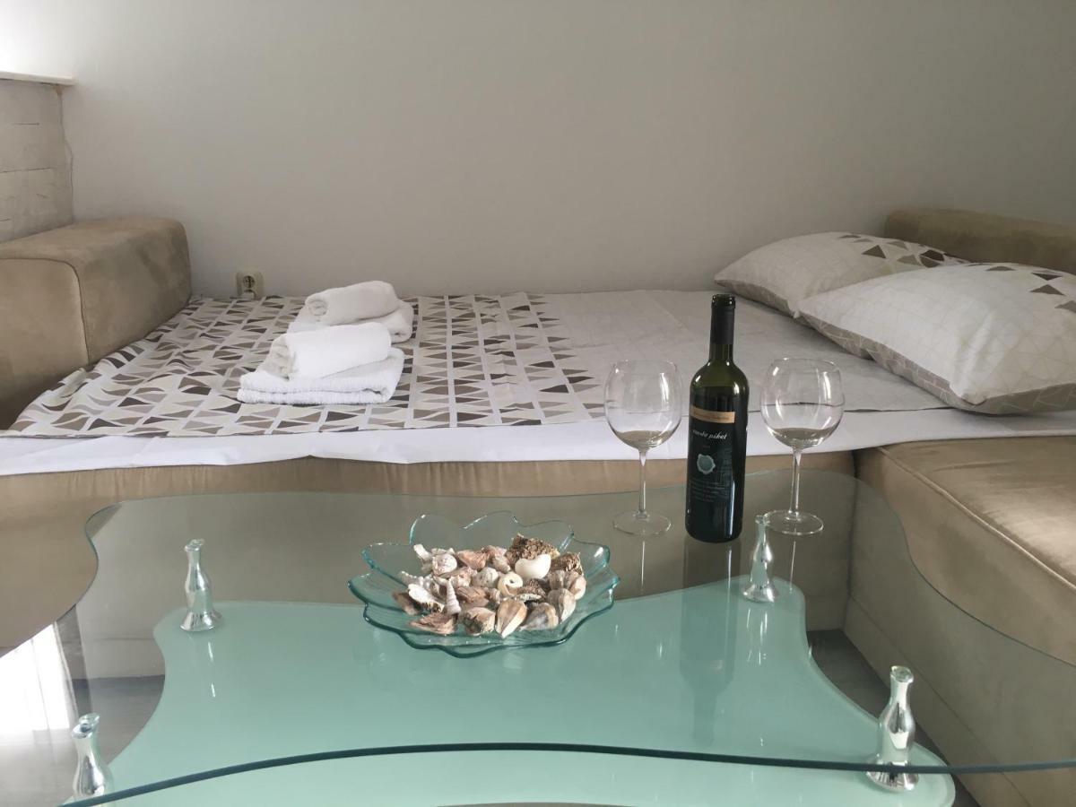 Apartment Sandrina Novalja Kültér fotó